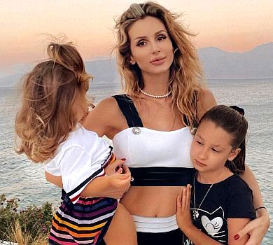 Лобода знялася в купальнику та зі своїми найкращими творіннями. ФОТО 