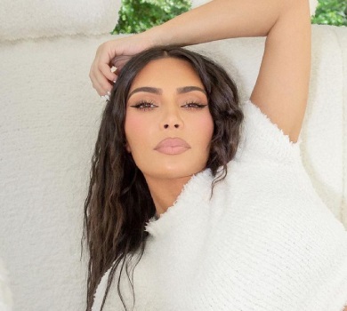 Шикарний маєток і люксовий автопарк: Кардашян показала, де живе. ВІДЕО