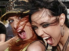 НеАнгели ганяли на БТРі по Києву і плавали по Дніпру