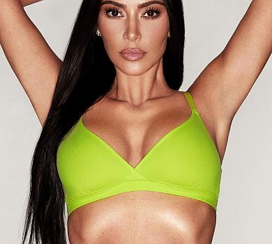 Хоч зараз на Вімблдон: Кардашян пограла в теніс у сексі-купальнику