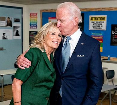 Модниця, пранкерка, не звичайна бабуся: цікаве про нову першу леді США Джилл Байден