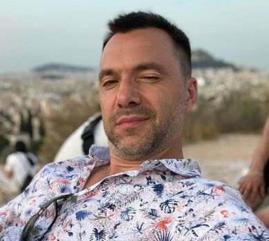 Представники ЛГБТ вимагають звільнити Арестовича через його гомофобні висловлювання. ОНОВЛЕНО