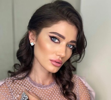 Міс Ястремська у спідньому похизувалася фігурою на тлі італійських краєвидів. ФОТО