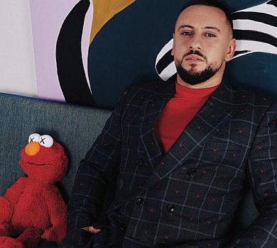 Монатік в ушанці злетів на обкладинці казахського глянцю. ФОТО