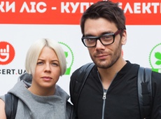 Onuka і Галич взялися за лопати заради економії паперу