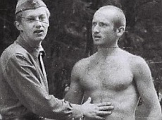 Турчинов згадав молодість та показав голого торса. ФОТО