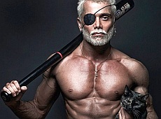 Татко дитини Білик: розмаїття зачісок, фото з котами та випнуті на камеру м’язи