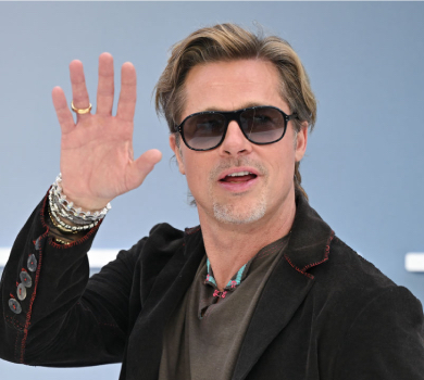 Поїв і в шапці: Пітт у хутрі та флісі пройшовся зимовим Нью-Йорком. ФОТО