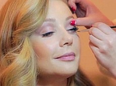 Залаштункове життя Кароль: йога, розспівки та не могу поднять ногУ. ВІДЕО