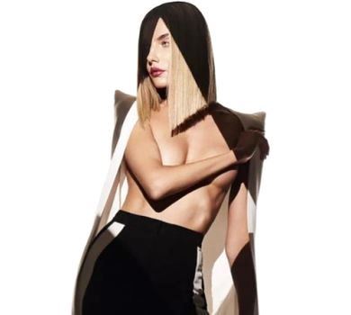 Байкова в леопарді та топлес попозувала для чергового глянцю