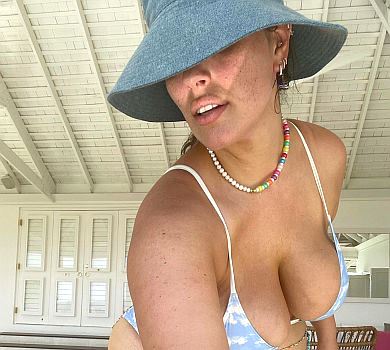 Скоро до пологового: вагітна Грем засвітила чималий животик у сміливому купальнику