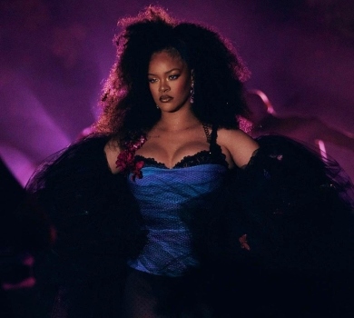 Депп у піжамі та білоброві Шейк із Делевінь продефілювали у показі бренду Ріанни