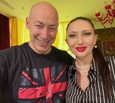 Гордон із Бацман залягли в ванну й продемонстрували бороди. ФОТО 