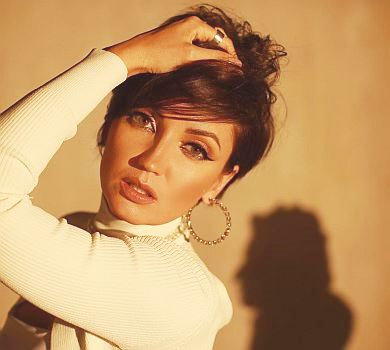 Цибульська посвітила стрункою фігуркою в боді та збільшила груди