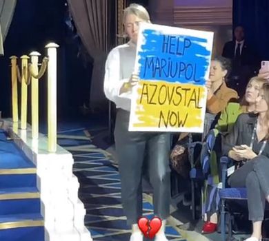 Заплакана Літковська на показі в Лондоні закликала допомогти Маріуполю. ВІДЕО