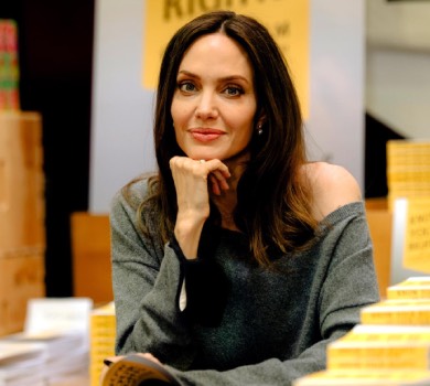 Вкрав серце Анджеліни: в мережі кепкують з побачення Джолі та Арестовича. ВІДЕО