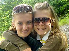 Діти політеліти організовано йдуть на КІМО