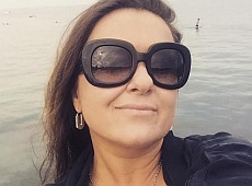 Могилевська розляглася в купальнику та заінтригувала дружбою з оперним співаком