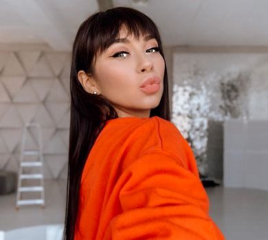 Надіти футболку в стійці на руках: Джилленхол і Логунова впоралися з челленджем, а Рейнолдс - ні. ВІДЕО