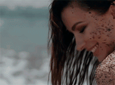 Критські краєвиди та авто Елвіса: божевільна Лорак представила літній кліп