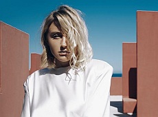 Екс-Бушміна в Іспанії роздвоїлася у кольоровій геометрії. ВІДЕО