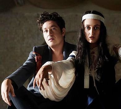 Дівчата Кравець та дочка Корогодського знялися у кліпі Шурова з Паш про першу леді