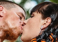 Удова та маленькі діти теорориста Мотороли виїхали з Донецька?