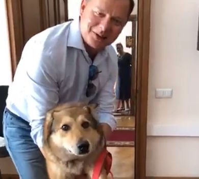 Ляшко прийшов до Ради зі своїм дворняжним принцом. ВІДЕО