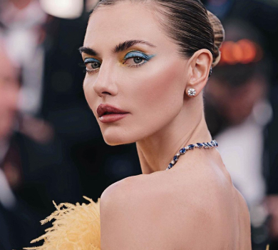 Байкова патріотично попозувала у рідному місті