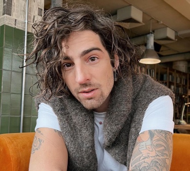 Дантес показав, як Кацуріна послала йому повітряний цілунок із потяга. ФОТО