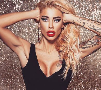 Розриваю шаблони: 42-річна Крук у жакеті на голе тіло перелічила усі свої досягнення