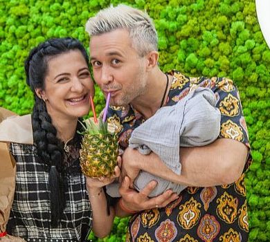 Кульки, квіти та ананас: Бабкіних виписали з пологового. ФОТО