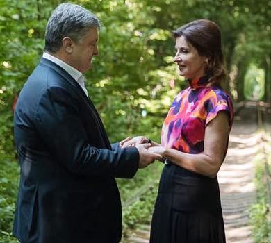 Порошенко в Тунелі кохання зізнався жінці у палких почуттях. ФОТО 