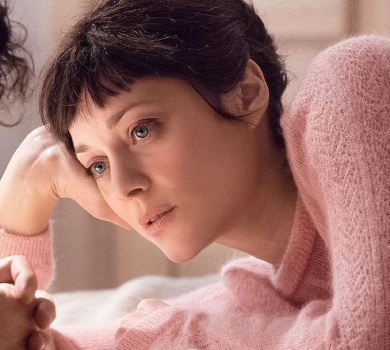 За свободу: акторки Котійяр, Бінош та Аджані відрізали волосся на підтримку жінок Ірану