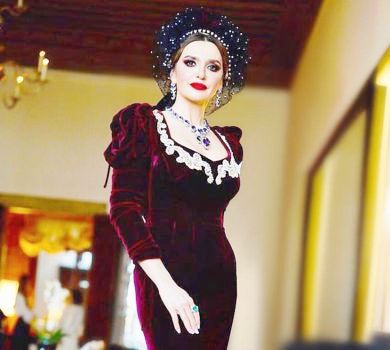 Марченко в Dolce & Gabbana і кокошнику помандрувала в XVI сторіччя