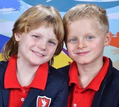 Це любов: 8-річні двійнята князя Монако зворушили обіймашками на публіці