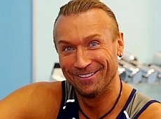 Винник показав, як качає м’язи, та згадав, як мав кілька дівчат на день. ФОТО