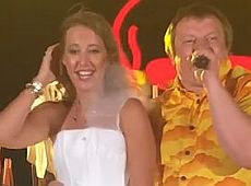 Наречена Собчак гулькнула у басейн на вечірці одеського господаря в Сен-Тропе