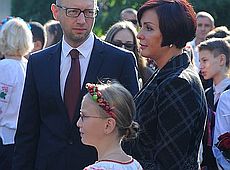 Осадча, Яценюк та Сумська відвели дітей до школи у вишиванках. ФОТО 