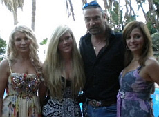 Як Тимошенко з чоловіком, зятем і онучкою відпочила в Іспанії. ФОТО