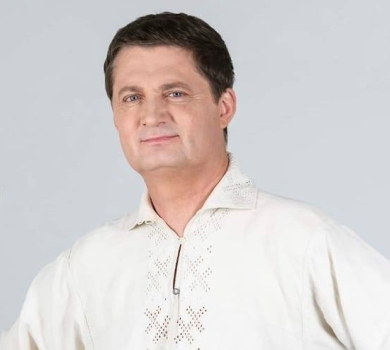 Вікна забиті ДСП та снаряд на подвір'ї: Кондратюк розказав, як живе в домі, що постраждав від обстрілів росіян