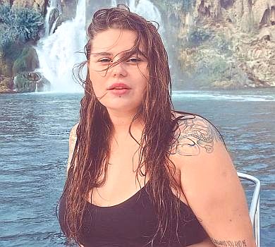 Солістка Kazka в купальнику закликала до бодіпозитиву: Відчуваю себе звабливою