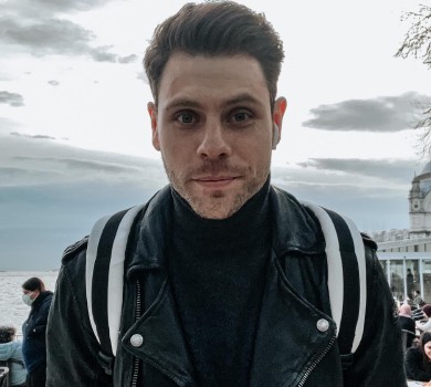 Давай сходимо на каву: Логай влаштував розіграш зустрічі із собою для підтримки ЗСУ