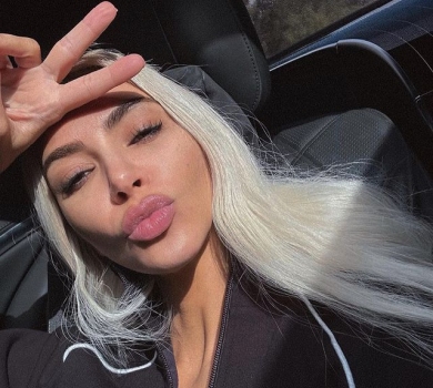 Королева TikTok: Кардашян насмішила підписників мейкапом гопниці