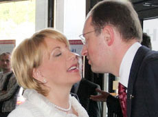 Яценюк, Ющенко, Єфросініна і Мандри здали свої відбитки