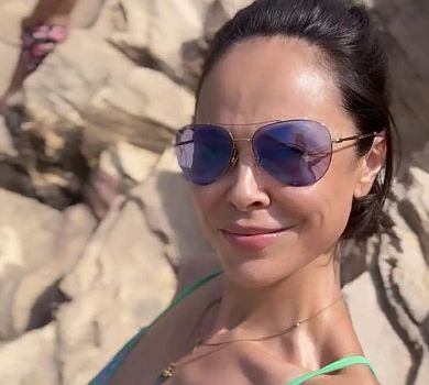 Ексдружина Кличка у бікіні показала тіло, яке готувала до відпочинку. ФОТО