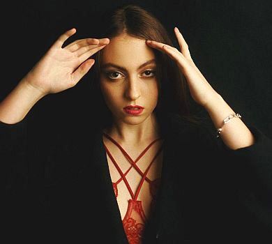 Донька Полякової після акторського дебюту заявила, що хоче вчитися в Америці