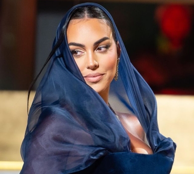 Діаманти та оксамит: наречена Роналду вигуляла лук, який створили для неї менш ніж за добу