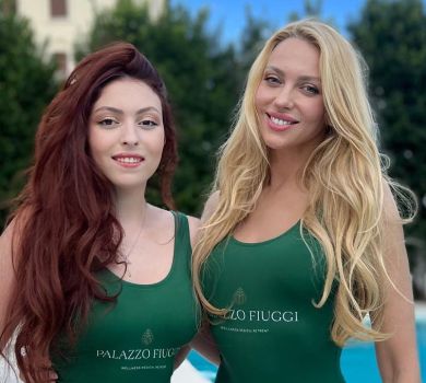 Фотошоперу - Оскар: підписники Полякової застидали її за надмірну ретуш фото з дочкою в купальнику