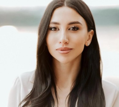 Із цінностей залишилось лише життя: Багірова замилувала фото з татом у Києві та висловилася проти відрізання російської мови